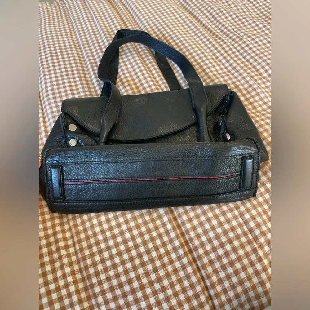 Jammie Black Leather Shoulder Bag - Picture 4 of 6